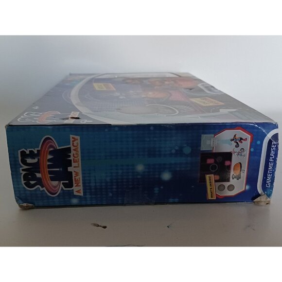 Space Jam A New Legacy - Gametime Playset with Lebron and Bugs Bunny Figurines - Picture 10 of 11